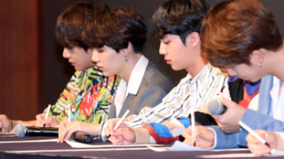 Extraordinary Attitudes! BTS' Modesty Shines at the Press Conference