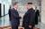 문재인 대통령과 김정은 국무위원장이 26일 오후 판문점 북측 통일각에서 정상회담을 하기 앞서 악수하고 있다. [뉴스1]