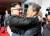 문재인 대통령과 김정은 국무위원장이 26일 오후 판문점 북측 통일각에서 정상회담을 마친 후 헤어지며 포옹하고 있다. [뉴스1]
