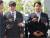 성폭행 혐의를 받고 있는 넥센 히어로즈 포수 박동원(28)과 투수 조상우(24)가 28일 오전 경찰조사를 받기 위해 인천 남동구 구월동 남동경찰서에 출석해 취재진의 질문에 답하고 있다. [뉴스1]