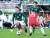 멕시코 치차리토(왼쪽)가 29일 웨일스 평가전에서 드리블하고 있다. [AFP=연합뉴스]