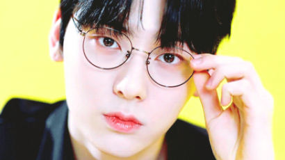 Lip Products of WANNA ONE's HWANG MINHYUN Disclosed by a Makeup Artist