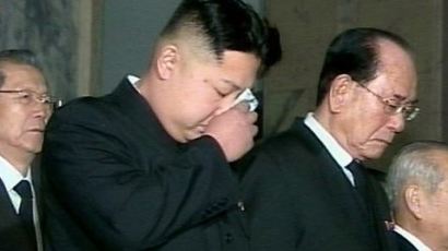 북한 ‘김정은의 눈물’ 영상 제작 “개혁 안 되는 답답함에 …”