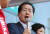 홍준표 자유한국당 대표가 31일 오후 부산 보수동에서 거리유세를 하고 있다. [연합뉴스]