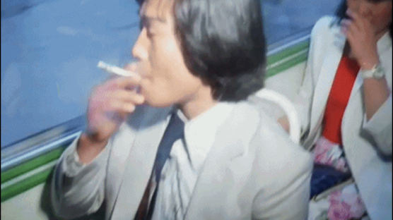 기내 흡연, 애들 담배 심부름 OK…흡연도 '응답하라 1988'?