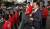 자유한국당 홍준표 대표가 31일 오후 부산 해운대구 좌동시장을 찾아 시민들에게 지지를 호소하고 있다. [연합뉴스]