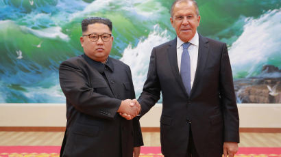 [속보] 김정은 “조선반도 비핵화 의지, 변함없고 일관·확고”