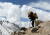 세계 최고봉을 갖고 있는 에베레스트에서 네팔인들이 산악인들의 짐을 나르고 있다.  AFP=연합뉴스