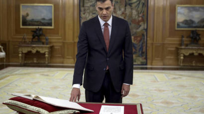 스페인에 소수정부, 伊 포퓰리즘 정부…"EU 통일된 비전 잃어가" 