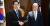 송영무 국방부 장관과 제임스 매티스 미국 국방부 장관이 2일 싱가포르에서 열린 제17차 아시아안보회의(샹그릴라 대화)에서 한미 양자회담을 하기 전 악수하고 있다. [사진 국방부 제공]