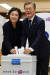 제19대 대통령 선거일인 지난해 5월 9일 오전 서울 홍은중학교에 마련된 홍은 제2동 제3투표소에서 더불어민주당 문재인 당시 후보 부부가 투표를 하고 있다.