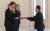 지난달 30일 시리아 다마스쿠스에서 바샤르 알아사드 시리아 대통령(왼쪽)에게 신임장을 제출하는 문정남 시리아 주재 북한 대사. [AFP=연합뉴스]