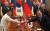 문재인 대통령이 4일 오후 청와대 본관 집현실에서 공식 방한한 로드리고 두테르테 필리핀 대통령과 확대 정상회담을 하기에 앞서 악수하고 있다. 청와대사진기자단 