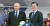 문재인 대통령과 푸틴 러시아 대통령이 지난해 9월 6일 러시아 블라디보스토크 2018 평창 동계올림픽 홍보부스를 방문해 평창 마스코트 인형을 들고 기념 촬영을 하고 있다. [뉴스1]