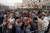 지난 1990년 러시아 모스크바 푸쉬킨스퀘어의 첫 맥도날드 점포 앞에서 사람들이 길게 줄을 서고 있다. [AP=연합뉴스]