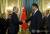 블라디미르 푸틴 러시아 대통령과 시진핑 중국 국가주석이 2015년 5월 모스크바에서 만나 악수하고 있다. [연합]