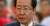 홍준표 자유한국당 대표가 28일 오후 인천 남동구 소래포구종합어시장에서 취재진의 질문에 답하고 있다. [뉴스1]