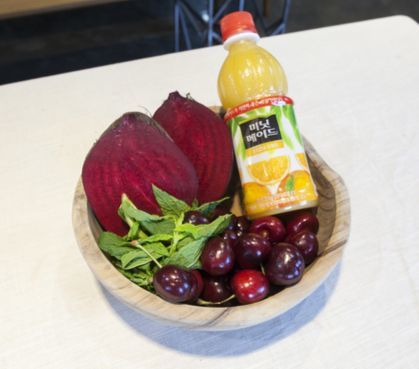 레드 스무디는 비트와 체리, 오렌지 주스 등 붉은색을 내는 채소와 과일을 사용한다. 전유민 인턴기자