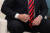 8일(현지시간) 캐나다 G7 정상회의에서 에마뉘엘 마크롱 프랑스 대통령과 악수를 나눈 뒤 도널드 트럼프 대통령의 손등에 손자국이 선명하다. [AFP=연합뉴스]