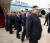 싱가포르 도착한 북한 김정은 위원장이10일 오후 싱가포르 창이공항에 도착, 전용기에서 내리고 있다. [싱가포르 인터내셔널미디어센터 제공=연합뉴스] 