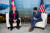 9일(현지시간) 이틀간의 일정을 마치고 폐막한 G7 정상회의에서 도널드 트럼프 미국 대통령과 쥐스탱 트뤼도 캐나다 총리가 개별 면담을 하고 있다. 트럼프 대통령은 G7 회의장을 떠나 싱가포르로 향하던 기내에서 트뤼도 총리의 기자회견 내용에 발끈했다.[로이터=연합뉴스]