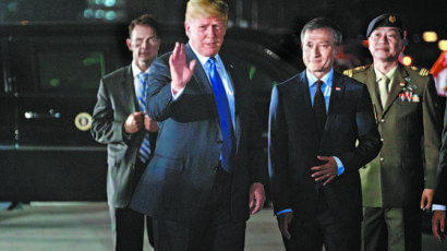 트럼프 “북한을 위대하게 만들 단 한 번의 기회” 압박
