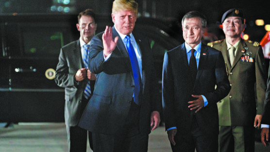 트럼프 “북한을 위대하게 만들 단 한 번의 기회” 압박