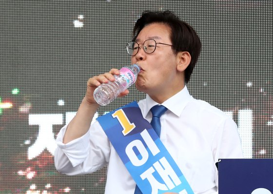 경기지사 선거 최대변수 ‘이재명·김부선 스캔들’…‘무효표 운동’까지 등장