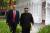도널드 트럼프 미국 대통령과 김정은 북한 국무위원장이 업무오찬을 마치고 회담장인 카펠라 호텔 건물에서 걸어 나왔다. [AFP=연합뉴스]