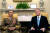 2000년 10월 김정일 특사로 미국을 방문한 조명록 총정지국장(차수)이 빌 클린턴 미국 대통령과 면담하고 있다. 북미는 당시 적대관계 청산을 담은 공동 코뮤니케를 발표했다. [중앙포토] 