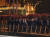  김정은 북한 국무위원장이 11일 저녁 싱가포르 에스플러네이드 인근 다리에 올라 마리나베이샌즈를 바라보고 있다. [연합뉴스]