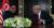 북미정상회담이 열린 12일 오후 싱가포르 센토사 섬 카펠라호텔에서 미국 도널드 트럼프 대통령과 북한 김정은 국무위원장이 공동합의문에 서명하고 있다. [AFP=연합뉴스]