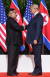 역사적인 악수를 나누고 있는 김정은 북한 국무위원장과 도널드 트럼프 미국 대통령.