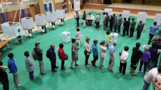 지방선거 투표율 오전 7시 현재 2.2%