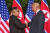 역사적 첫 북미정상회담이 열린 12일 오전 회담장인 카펠라 호텔에 김정은 북한 국무위원장(왼쪽)과 트럼프 미국 대통령이 악수하고 있다. [중앙포토]