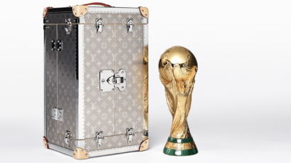 월드컵 우승 트로피를 위해 특별 제작된 루이비통 가방 