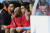 15일 열린 러시아 월드컵 A조 조별리그 1차전 우루과이와의 경기에서 벤치에서 경기를 지켜보는 이집트 공격수 모하메드 살라(왼쪽). [AP=연합뉴스]