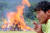 지난 11일 오후 전남 곡성군 죽곡면 보성강변에서 토종벌 농민들이 낭충봉아부패병에 걸려 폐사한 벌통을 불 태우고 있다. [연합뉴스]