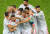 스페인 페르난데스 나초(왼쪽 두번째)가 15일 러시아 소치 피시트스타디움에서 열린 2018 러시아월드컵 B조 1차전 포르투갈과 경기에서 3-2로 앞서는 역전골을 터뜨린 뒤 동료들과 환호하고 있다.[연합뉴스]