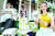 지난달 30일 신세계백화점 강남점 라코스테 팝업스토어에서 모델들이 정현과 관련된 테니스 용품을 선보이고 있다. [연합뉴스]