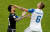16일 러시아 월드컵 D조 아르헨티나-아이슬란드 경기에서 리오넬 메시(왼쪽)와 라그나르 시구르드손[로이터=연합뉴스]