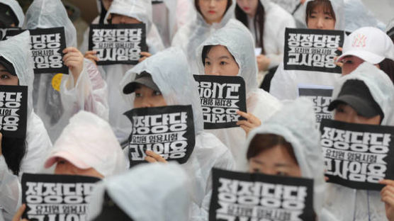 2030은 탈락, 정년 넘긴 69세를 교사로 뽑은 충북 초등학교 