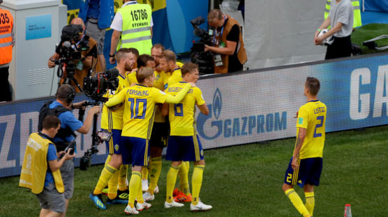 [속보] 스웨덴 페널티킥으로 첫골…한국-스웨덴 0:1