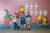 소중 학생기자단이 전 세계에서 활발하게 활약하는 그라피티 작가들의 작품을 직접 만날 수 있는 ‘<위대한 낙서>展 : OBEY THE MOVEMENT’ 전시장을 방문했다. 왼쪽부터 이동우·손채은 학생기자, 차연재 소중모델 
