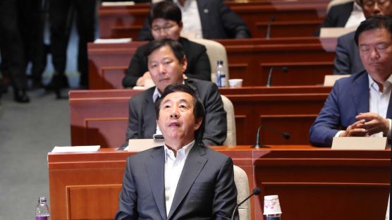 [속보] 김성태 "한국당 중앙당 해체·혁신작업 마무리 되는 대로 당명 개정"