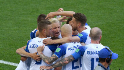최고 시청률 99.6%... 전 국민 대부분이 월드컵 본 아이슬란드의 '마법'
