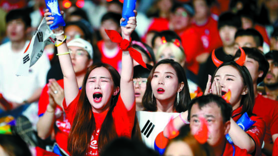 후회 없이 외쳤다 “대~한민국” 여름밤의 축제