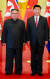김정은 북한 국무위원장(왼쪽)과 시진핑 중국 국가주석이 19일 중국 베이징 인민대회당에서 열린 정상회담에 앞서 기념사진을 찍고 있다.[EPA=연합뉴스]