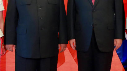 [서소문사진관]김정은 중국 갈 때도 키높이? 진짜 키는?