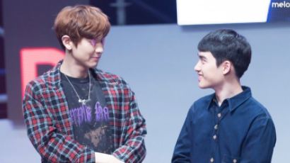 PHOTOS: There Was a Reason for D.O. Pretending He Didn't Hear CHAN YEOL